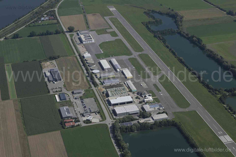 Luftaufnahme Flugplatz Straubing-Wallmühle in Straubing | Niederbayern, Bayern