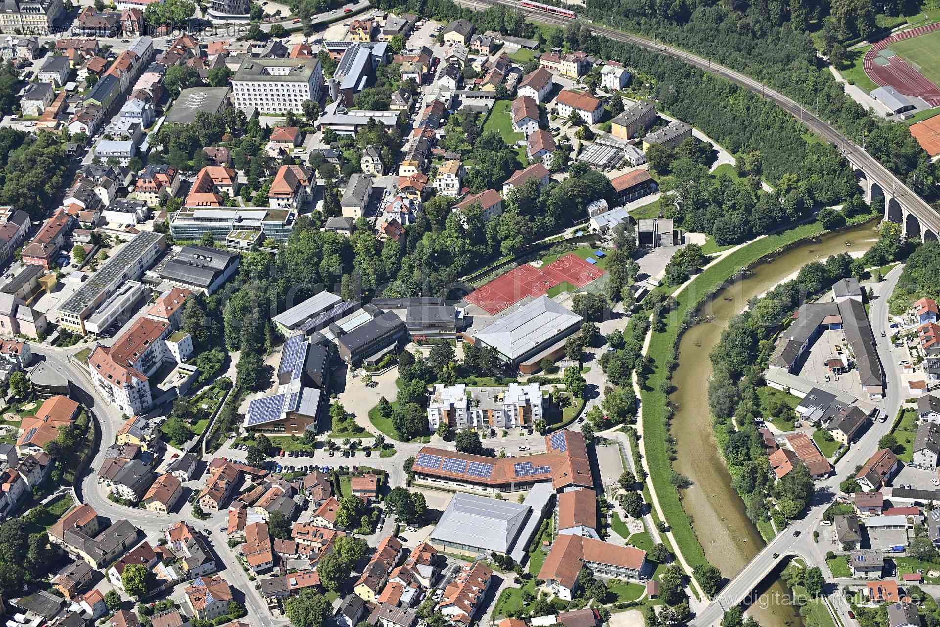 Luftaufnahme Chiemgau Gymnasium in Traunstein | Oberbayern, Bayern