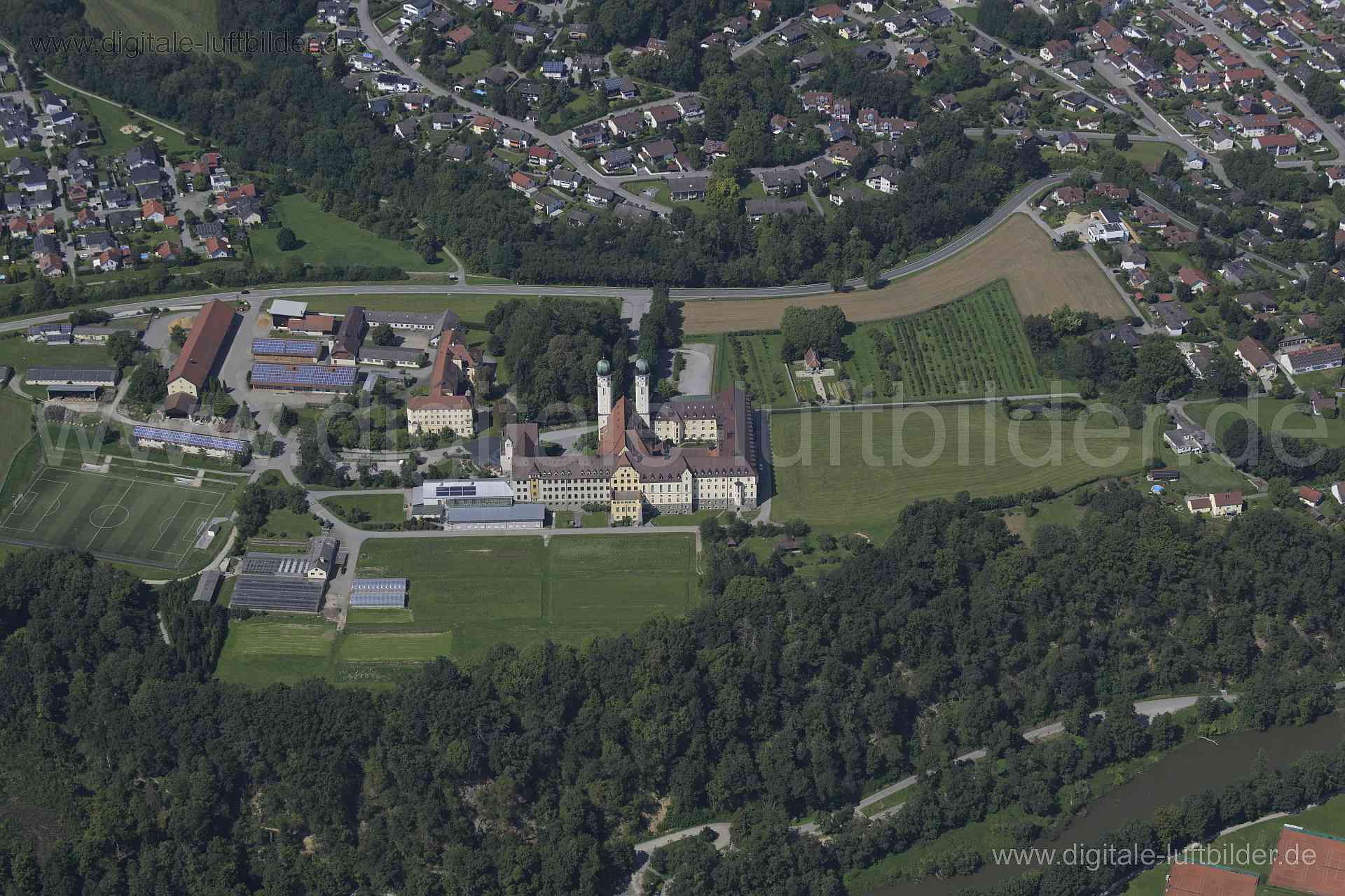 Luftaufnahme Abtei Schweiklberg in Vilshofen | Niederbayern, Bayern