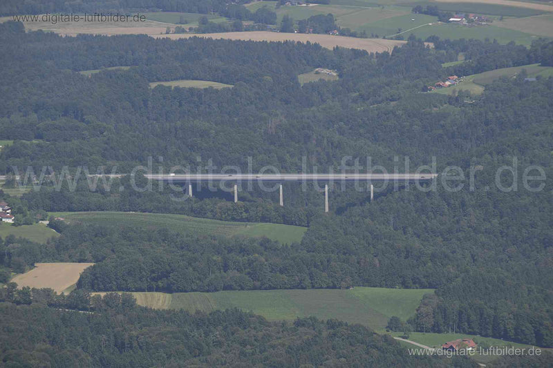 Luftaufnahme Autobahnbrücke bei Vilshofen in Vilshofen | Niederbayern, Bayern