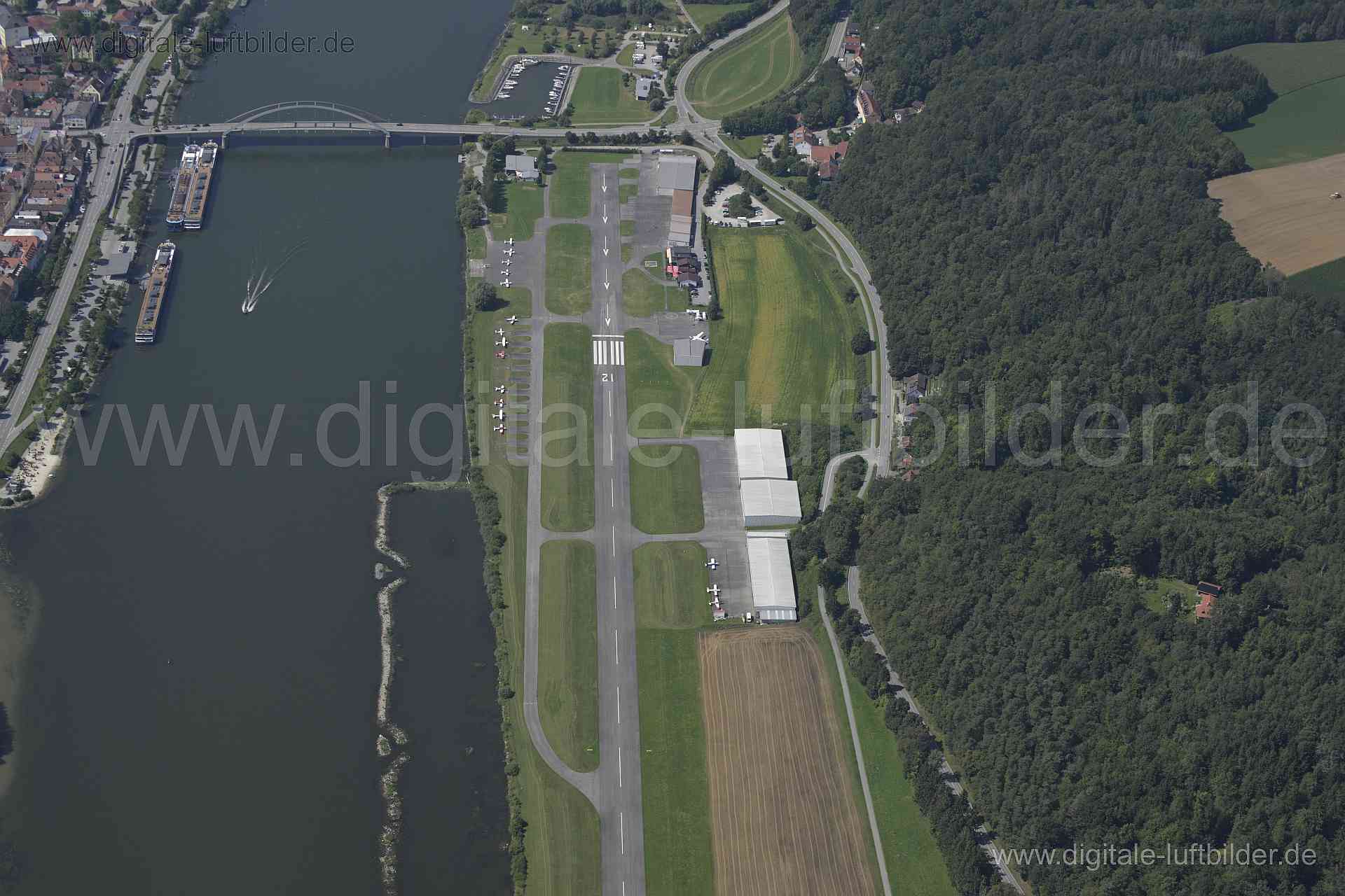 Luftaufnahme Flugplatz Vilshofen in Vilshofen | Niederbayern, Bayern