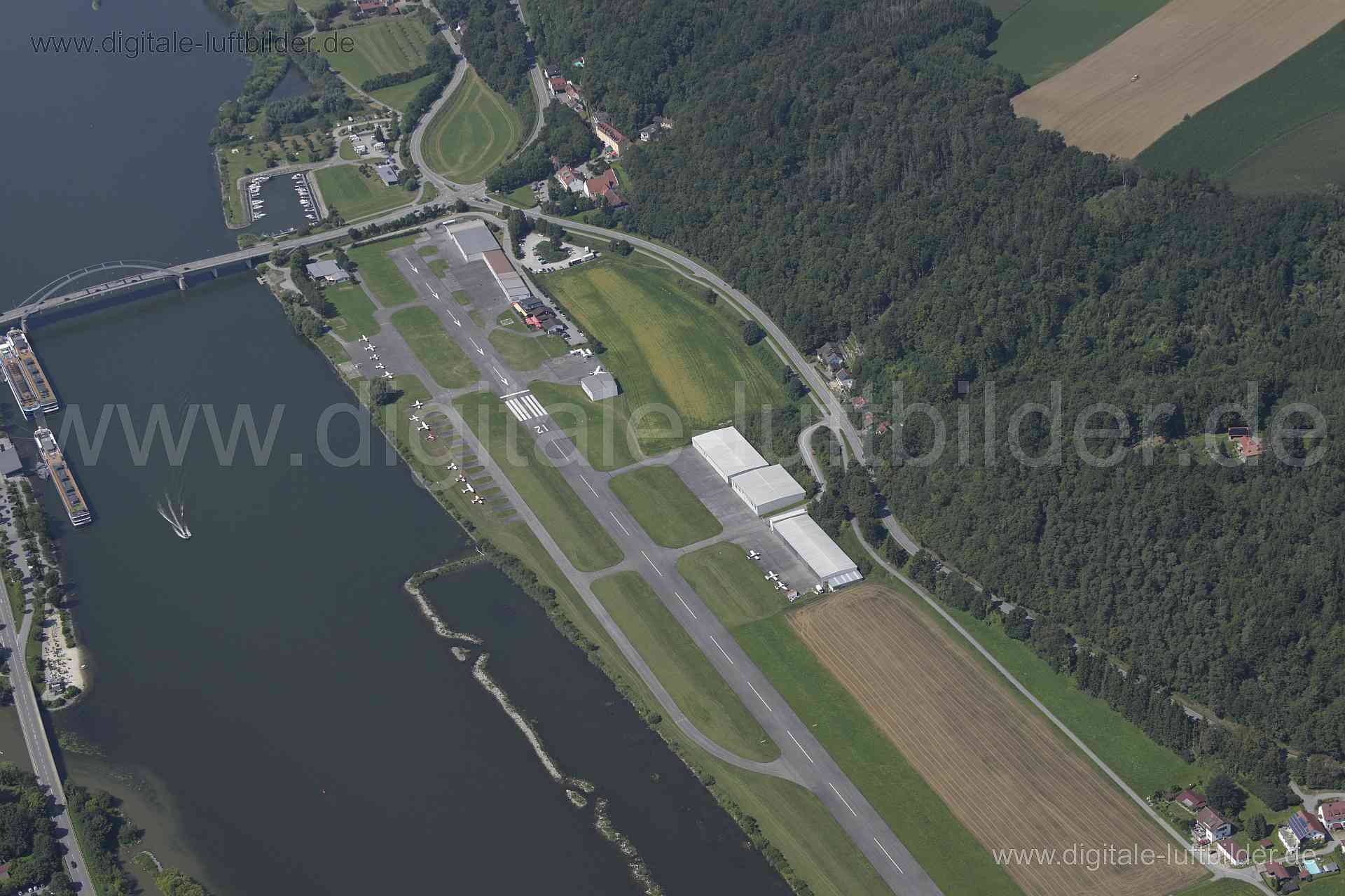 Luftaufnahme Flugplatz Vilshofen in Vilshofen | Niederbayern, Bayern