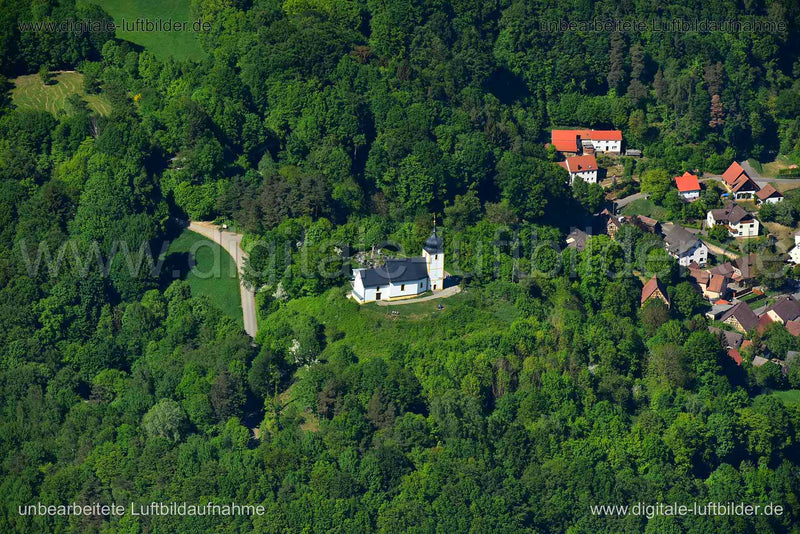 Luftaufnahme St. Nikolaus Kapelle/Kirche - Vexierkapelle in Weilersbach | Oberfranken, Bayern