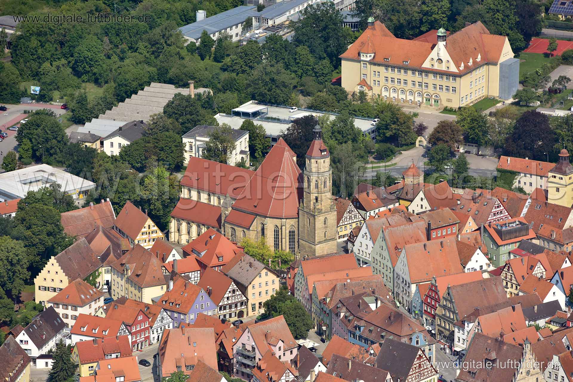 Luftaufnahme Kirche St. Andreas in Weißenburg | Mittelfranken, Bayern