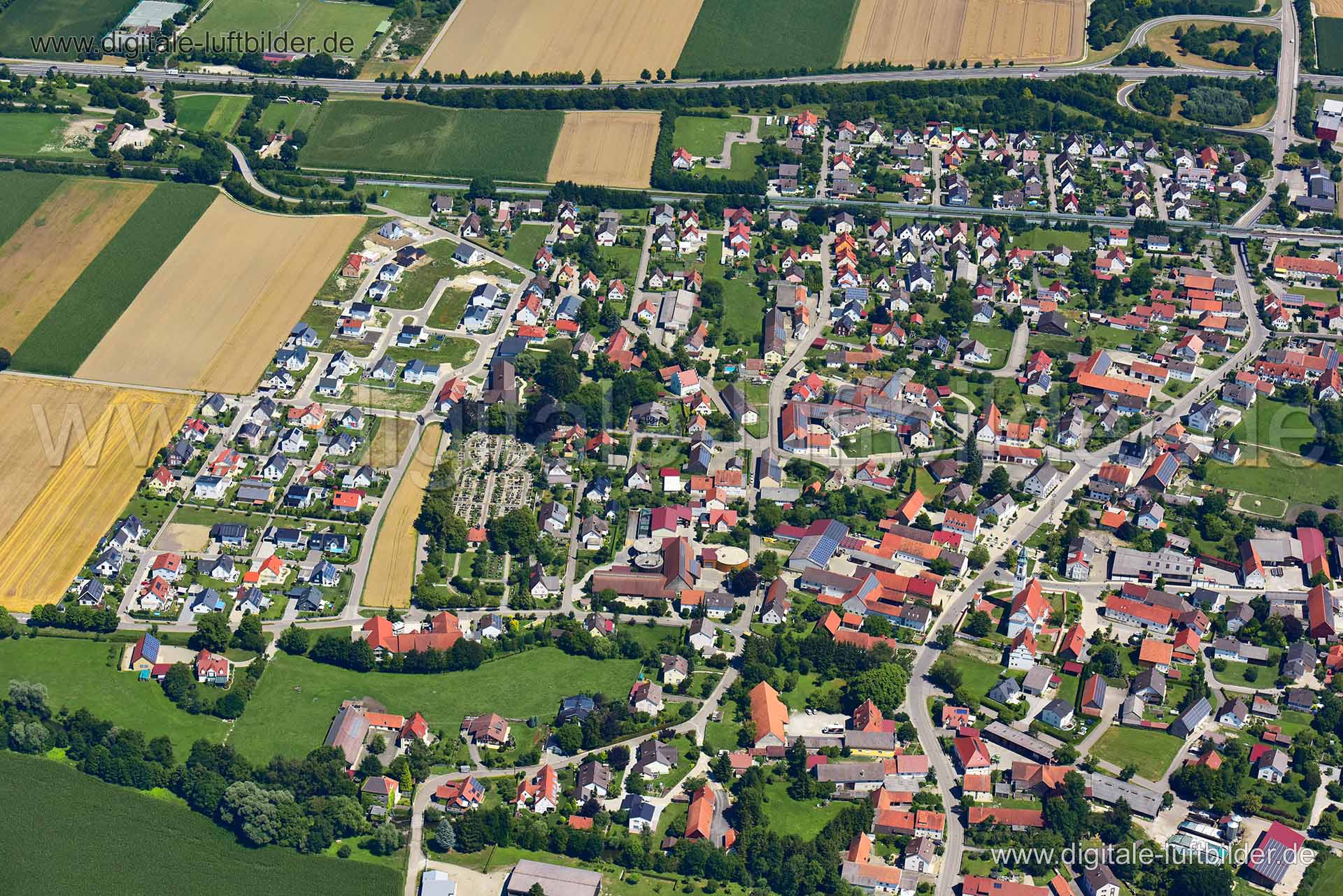 Titel: Westendorf, Bildnummer: n325680, Ort / Stadt: Westendorf, (Land)Kreis: Landkreis Augsburg, Regierungsbezirk: Schwaben, Bundesland: Bayern, Aufnahmedatum: 24.07.2019, Schlagwörter: Luftbild, Luftbilder, Luftbildfotografie, Luftaufnahme, Luftbildaufnahme, Luftfoto, Vogelperspektive, Vogelansicht, Deutschland, Schräg- und Senkrecht-Luftaufnahmen, Orthofotografie, 86707, Westendorf, Hauptstraße, Monat: Juli, Jahreszeit: Sommer, Tageszeit: Mittag / Nachmittag, Jahr: 2019, Flug ID: 20190724, Bi