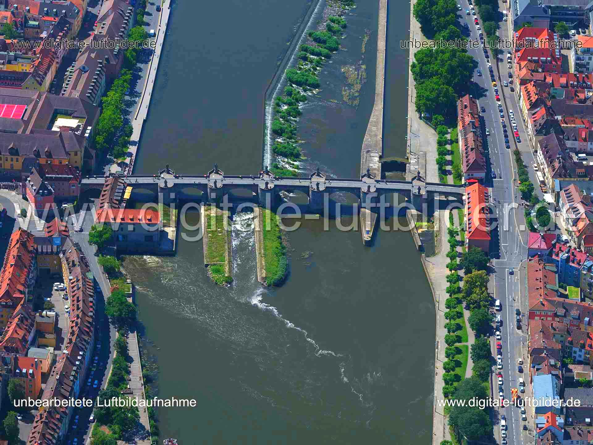 Luftaufnahme Alte Mainbrücke in Würzburg | Unterfranken, Bayern